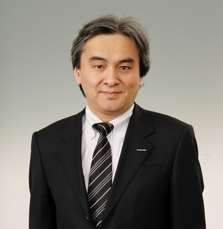 令和5年6月29日<br />
代表取締役社長<br />
秋永 士朗